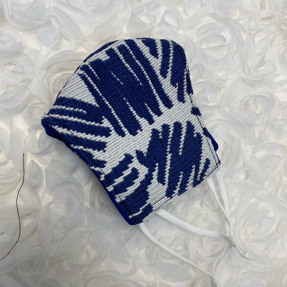 COPY - Blue and white print face mask - Picture 3 of 6